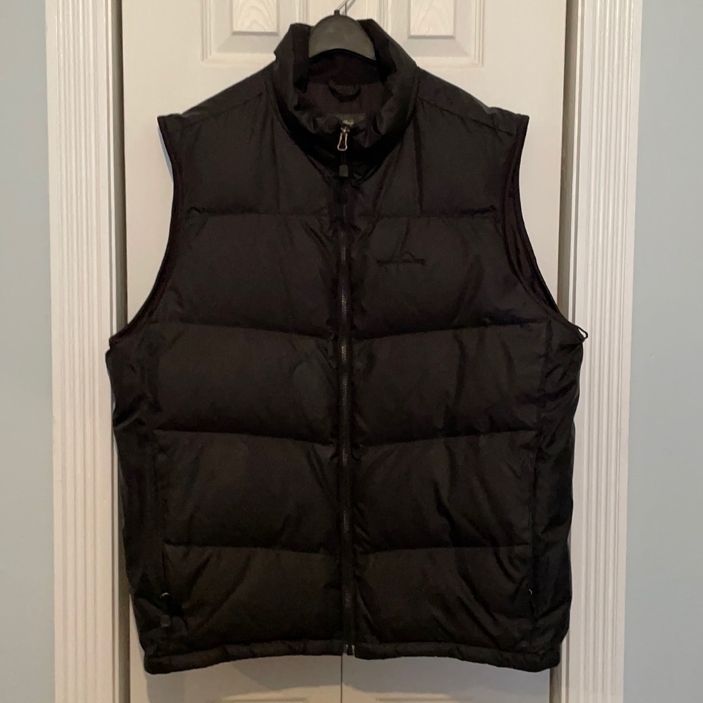 Eddie Bauer down vest in black